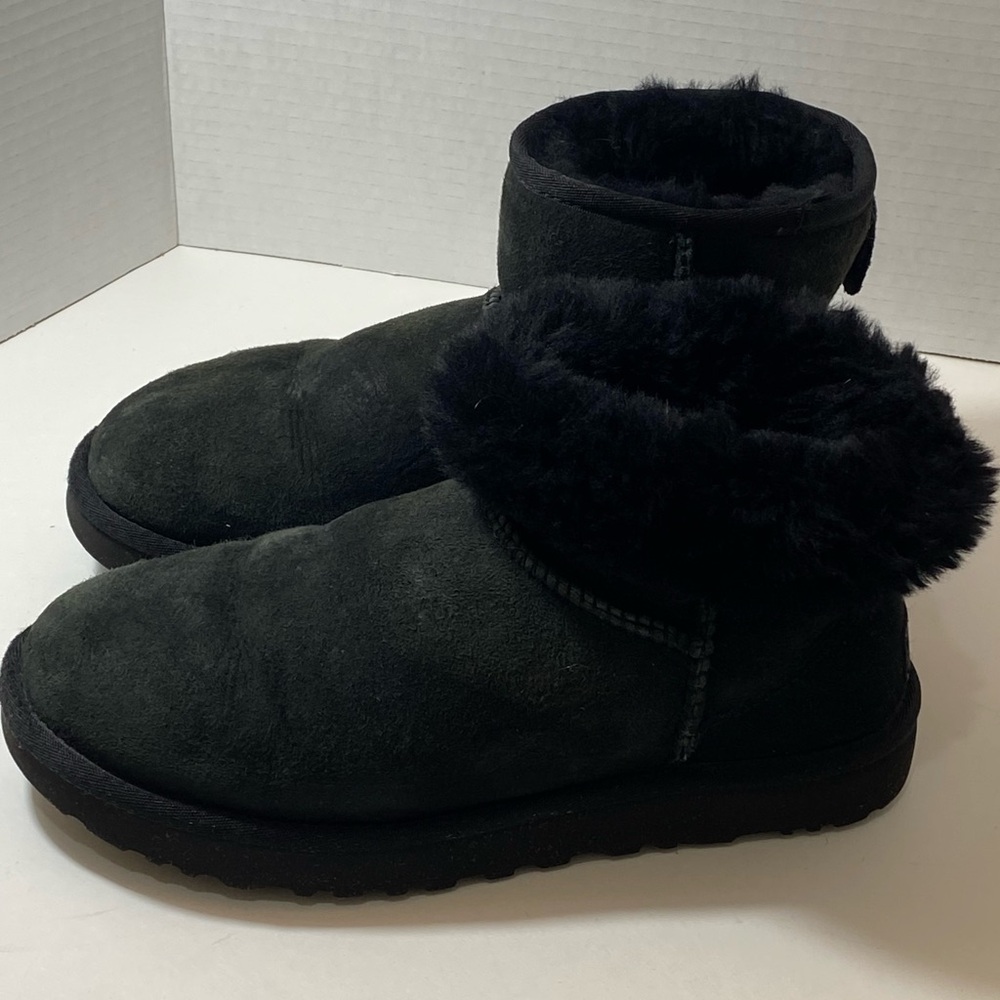 UGG Pre-Owned Women's Classic Mini I Boot Black Size 8